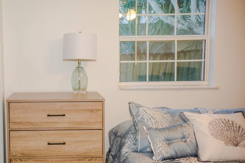 Charming Home, Minutes From The Beach Vero Beach Esterno foto
